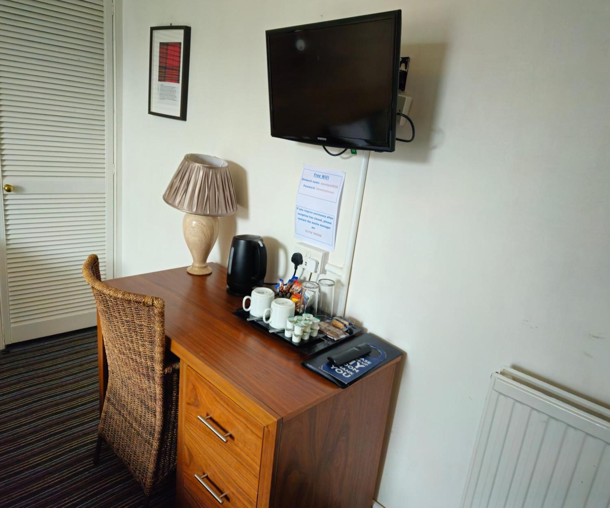 The County Hotel - Self Check-In, Ultra Fast Wi-Fi, Free Parking, Central Location Selkirk Exterior photo