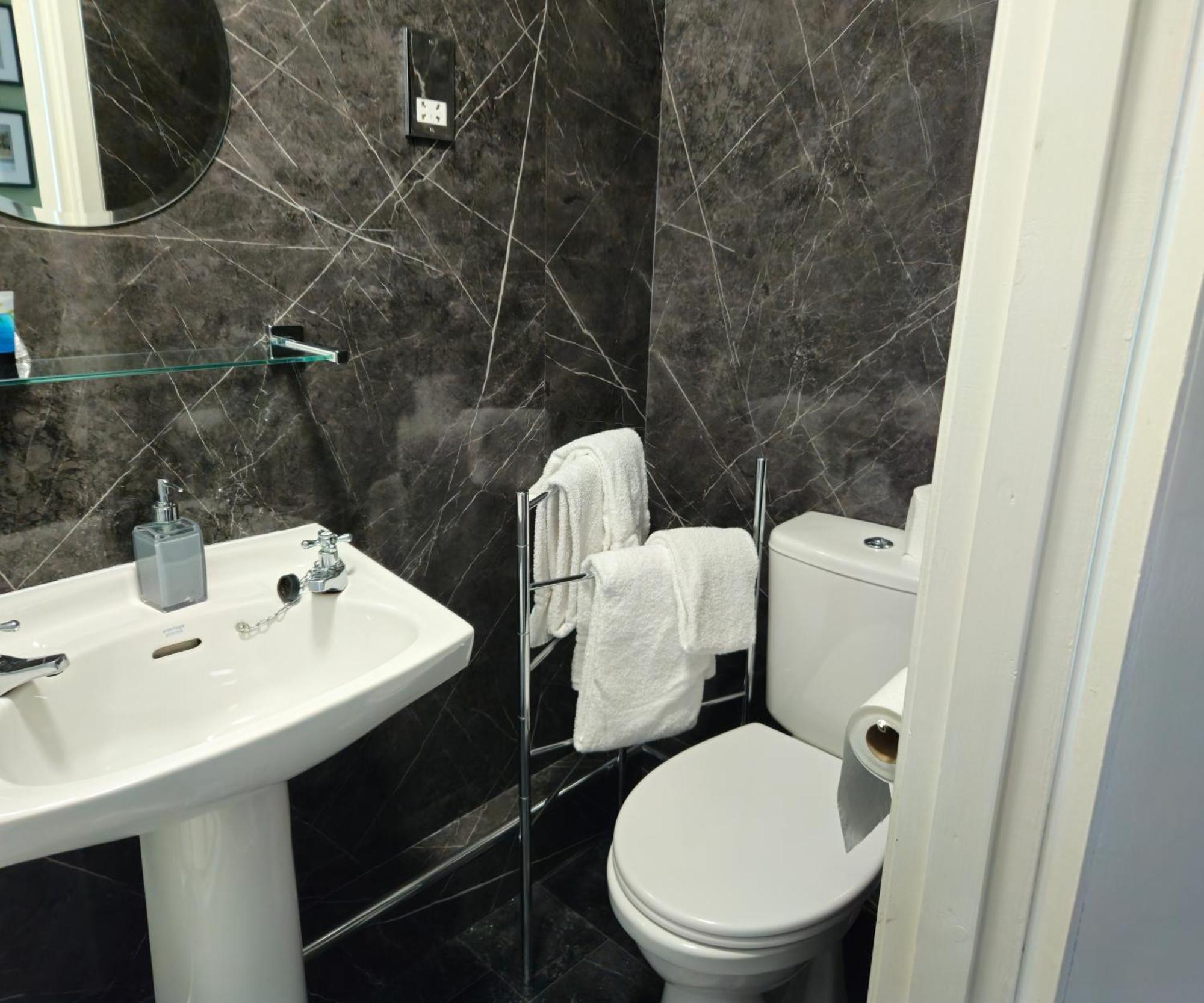 The County Hotel - Self Check-In, Ultra Fast Wi-Fi, Free Parking, Central Location Selkirk Exterior photo
