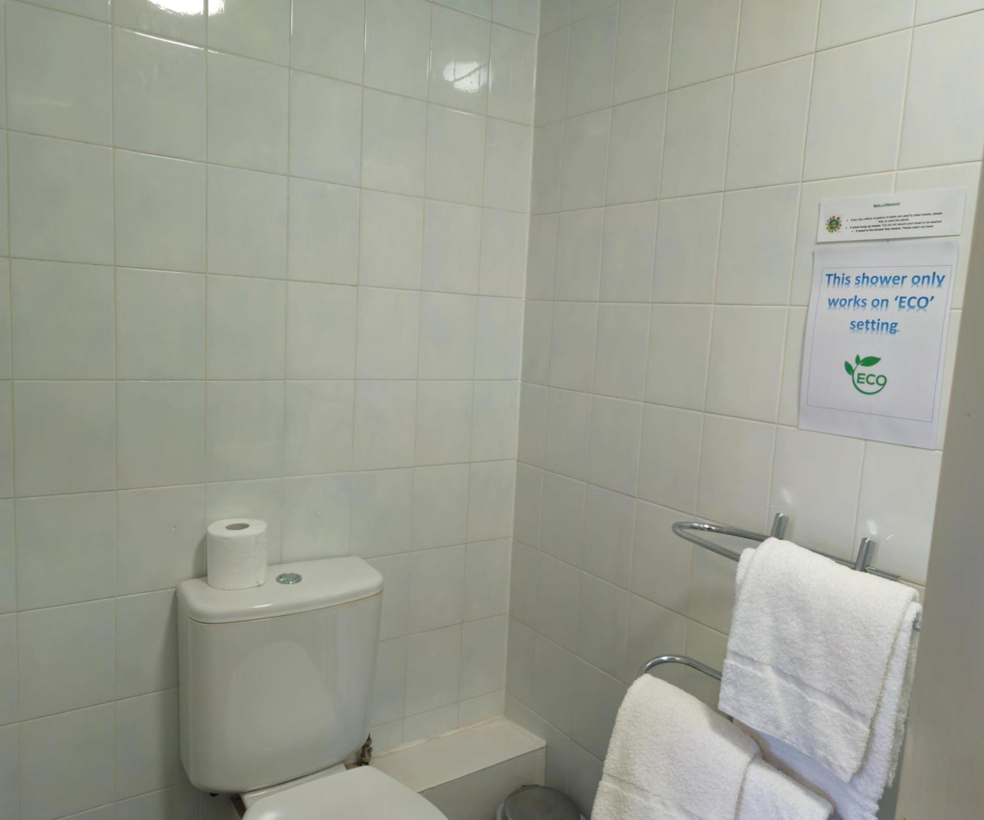 The County Hotel - Self Check-In, Ultra Fast Wi-Fi, Free Parking, Central Location Selkirk Exterior photo