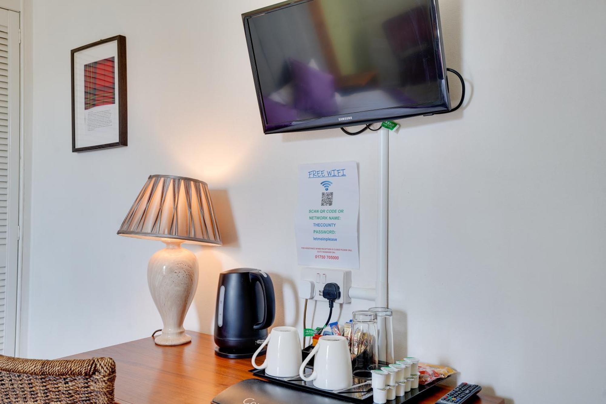 The County Hotel - Self Check-In, Ultra Fast Wi-Fi, Free Parking, Central Location Selkirk Exterior photo