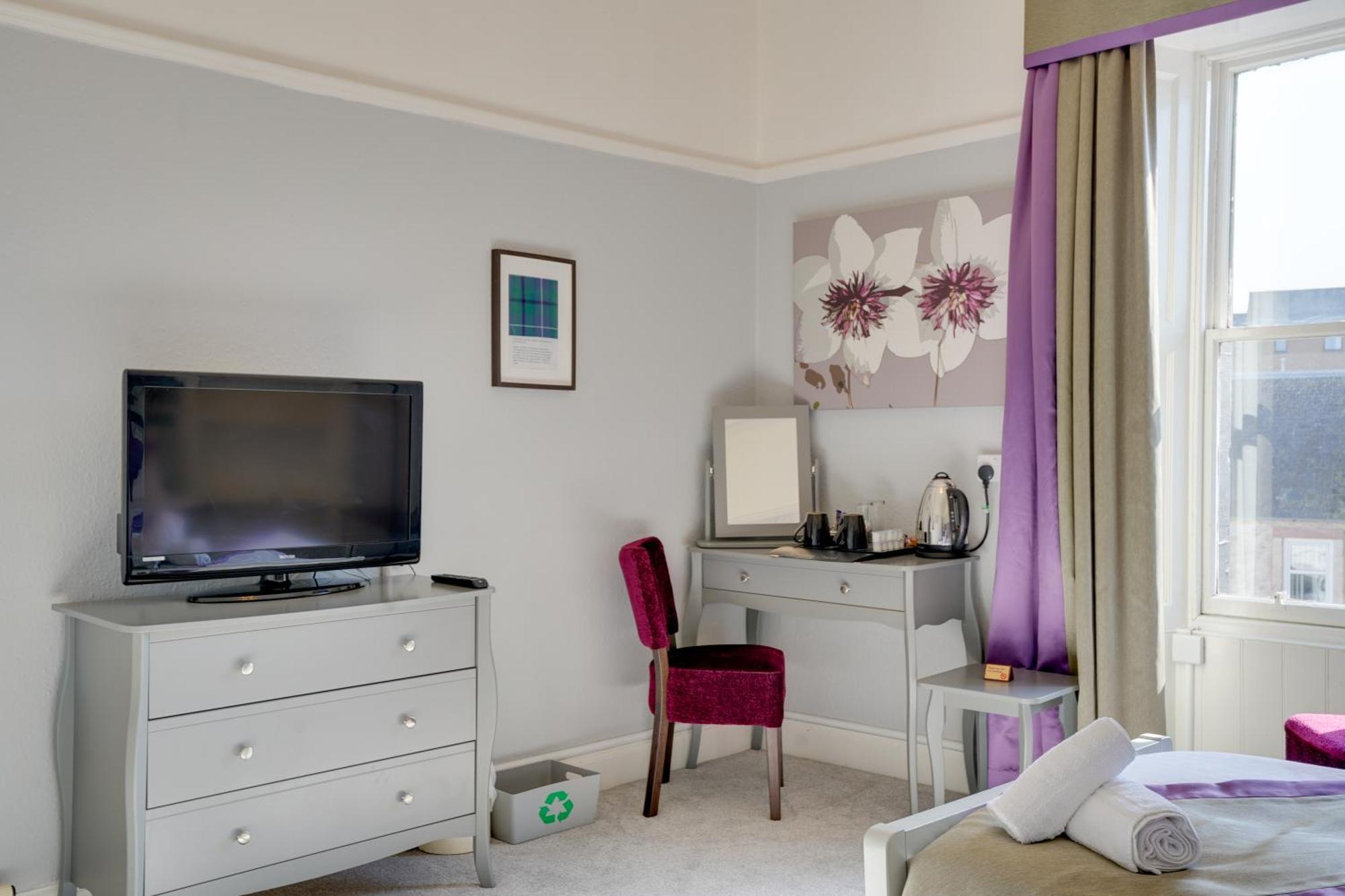 The County Hotel - Self Check-In, Ultra Fast Wi-Fi, Free Parking, Central Location Selkirk Exterior photo