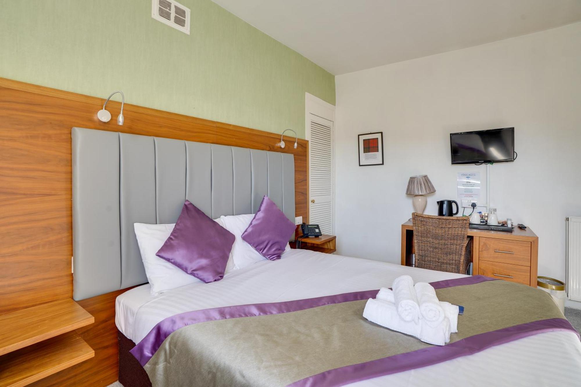 The County Hotel - Self Check-In, Ultra Fast Wi-Fi, Free Parking, Central Location Selkirk Exterior photo