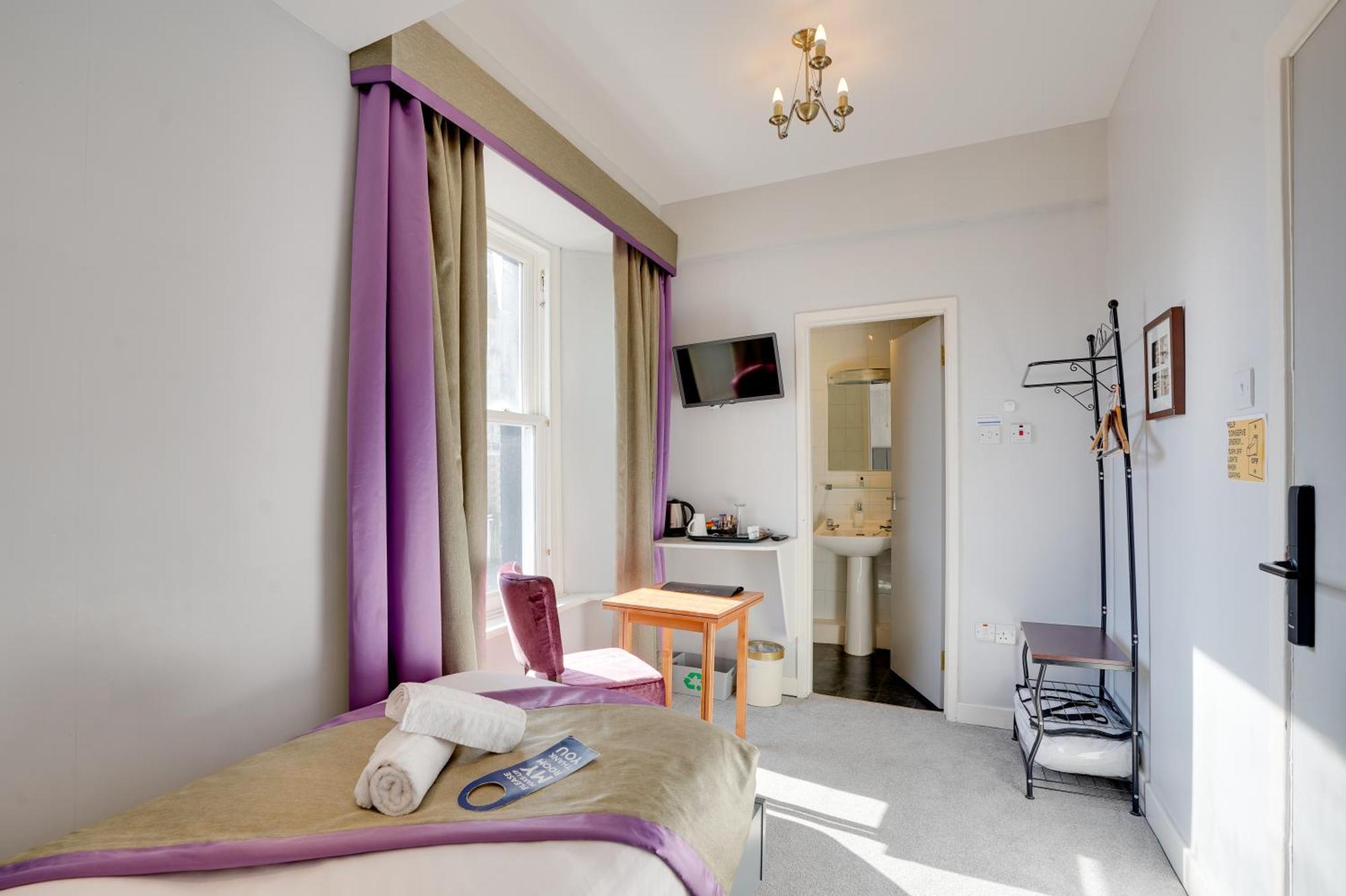 The County Hotel - Self Check-In, Ultra Fast Wi-Fi, Free Parking, Central Location Selkirk Exterior photo