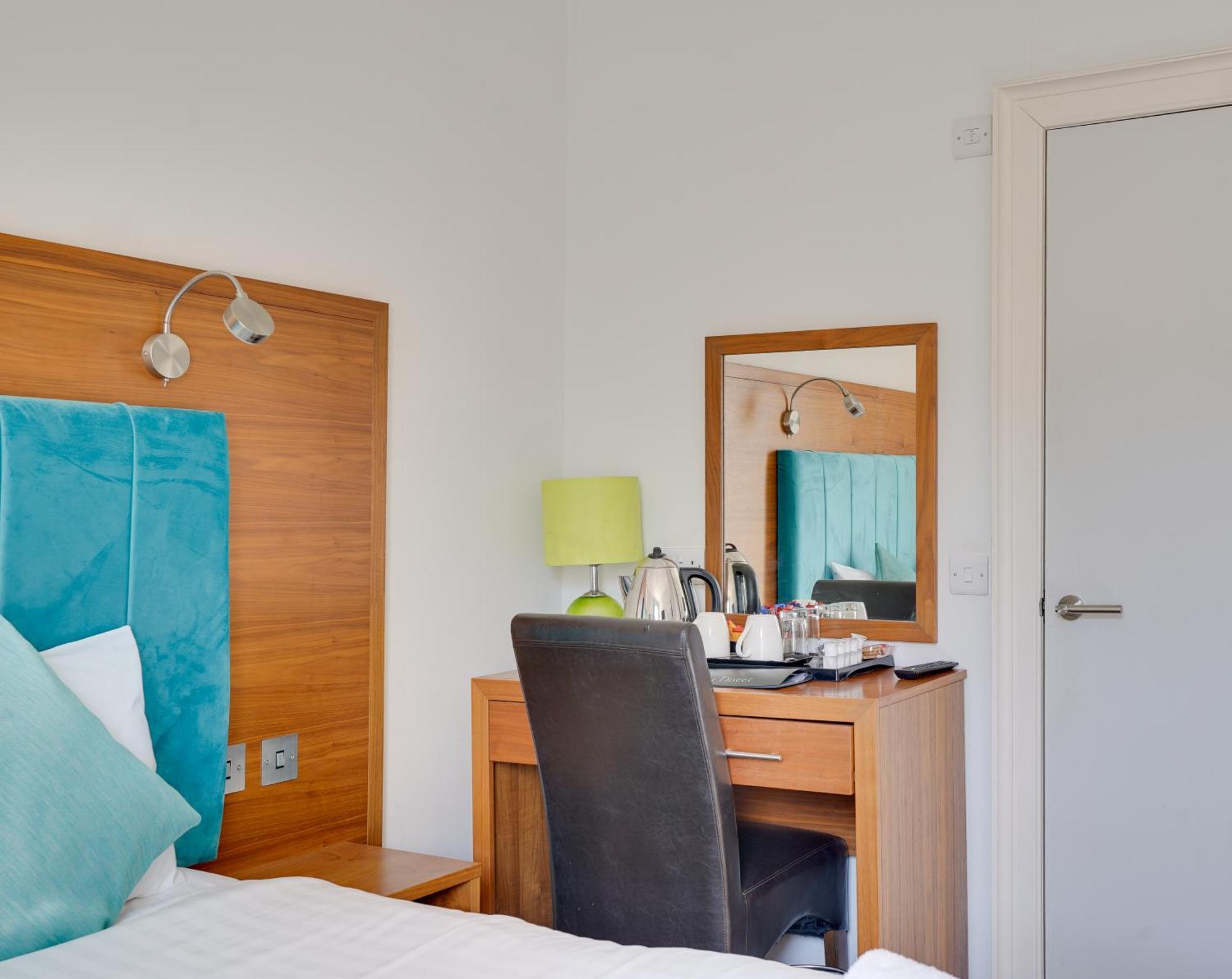 The County Hotel - Self Check-In, Ultra Fast Wi-Fi, Free Parking, Central Location Selkirk Exterior photo