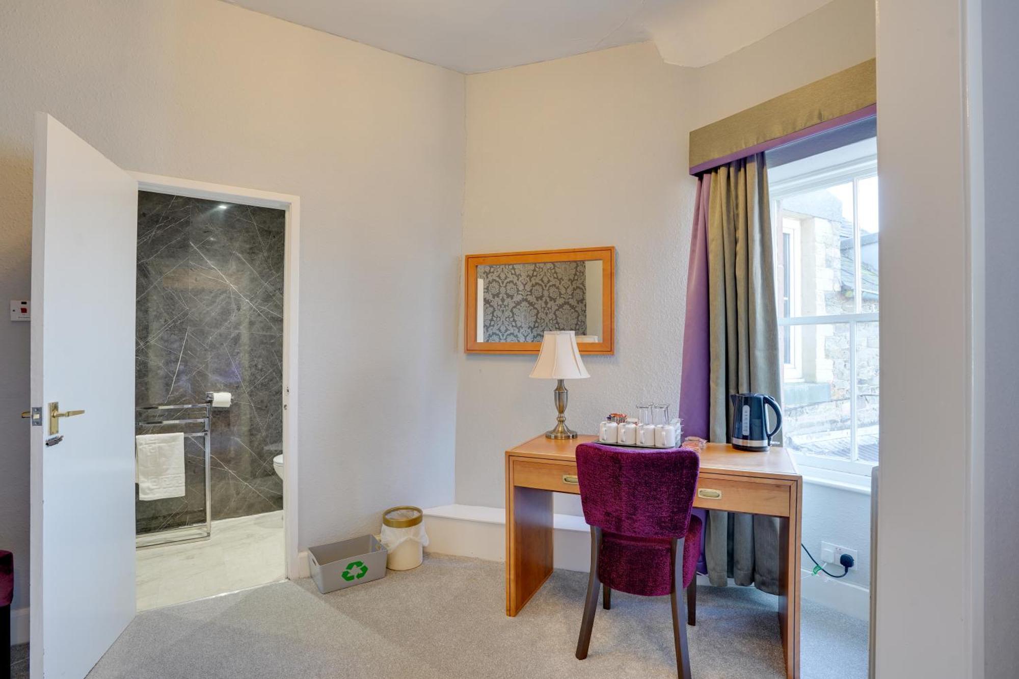 The County Hotel - Self Check-In, Ultra Fast Wi-Fi, Free Parking, Central Location Selkirk Exterior photo