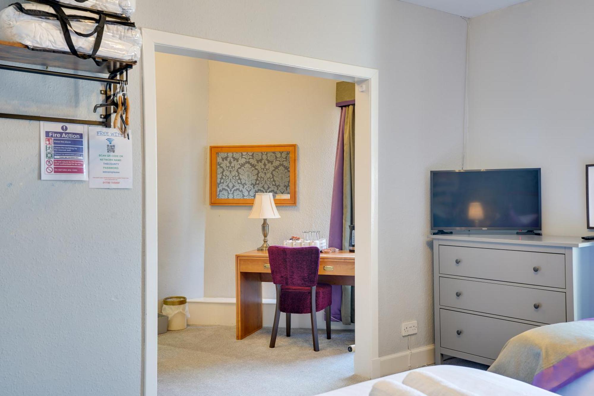 The County Hotel - Self Check-In, Ultra Fast Wi-Fi, Free Parking, Central Location Selkirk Exterior photo
