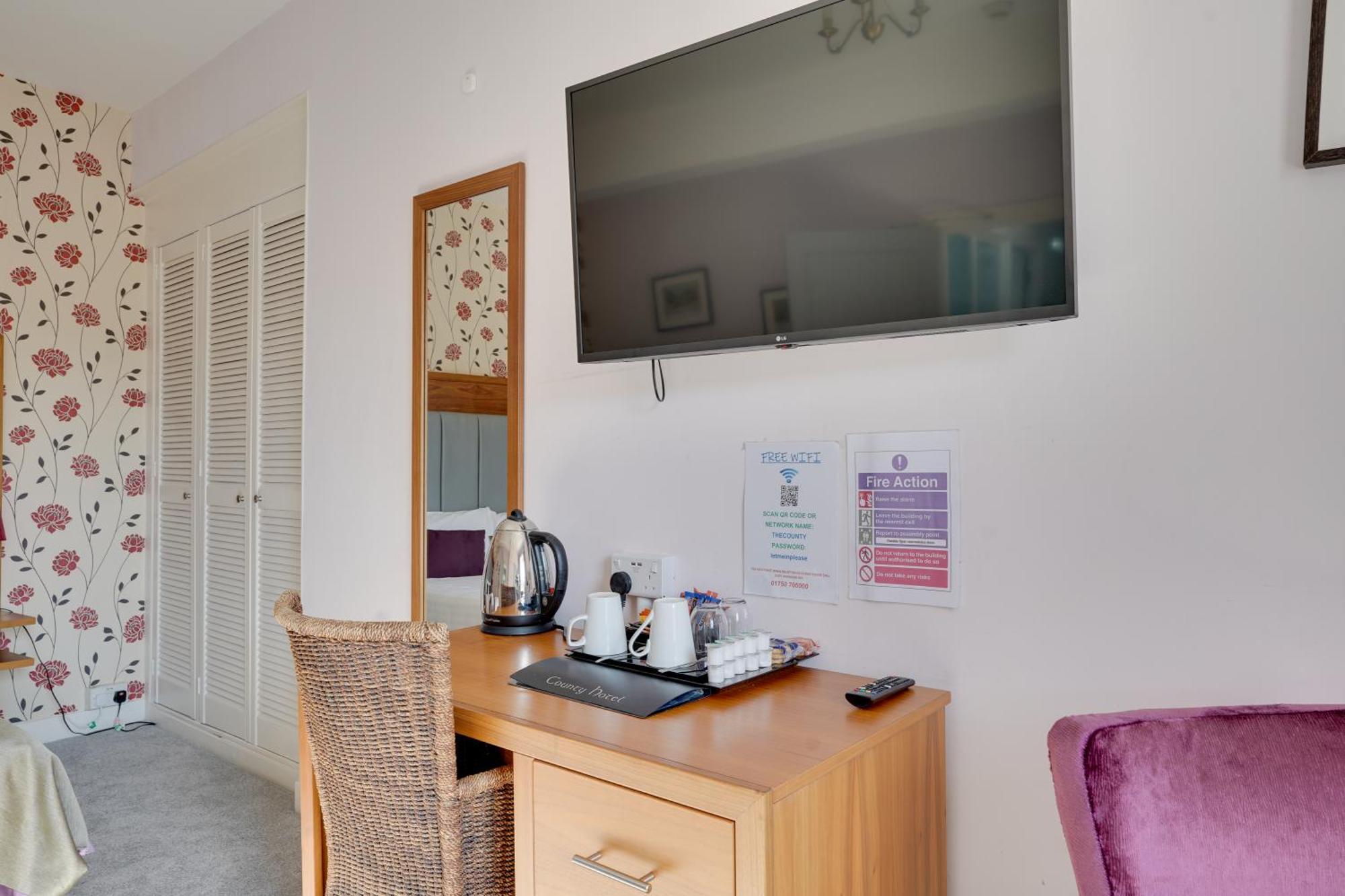 The County Hotel - Self Check-In, Ultra Fast Wi-Fi, Free Parking, Central Location Selkirk Exterior photo