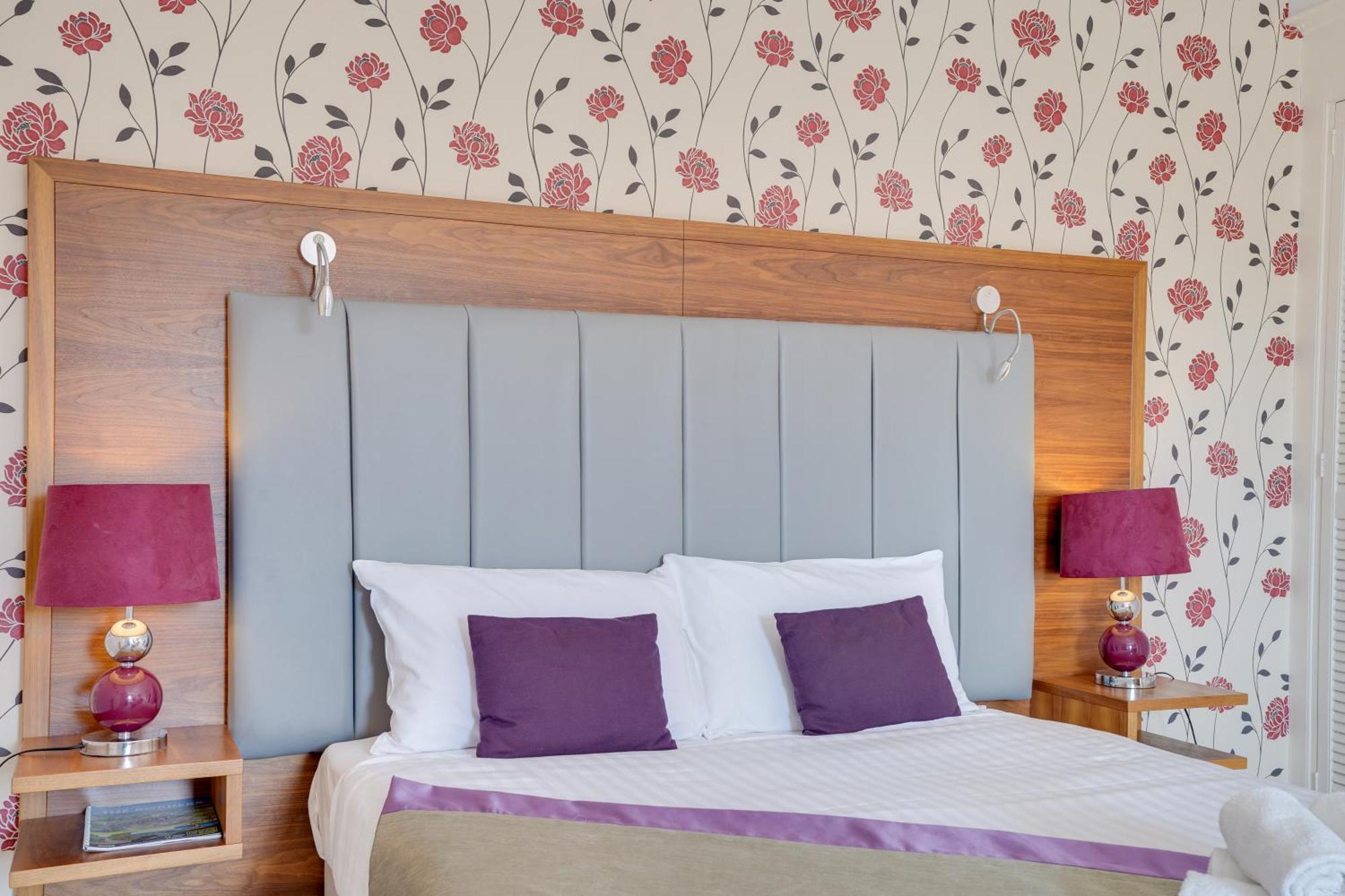 The County Hotel - Self Check-In, Ultra Fast Wi-Fi, Free Parking, Central Location Selkirk Exterior photo