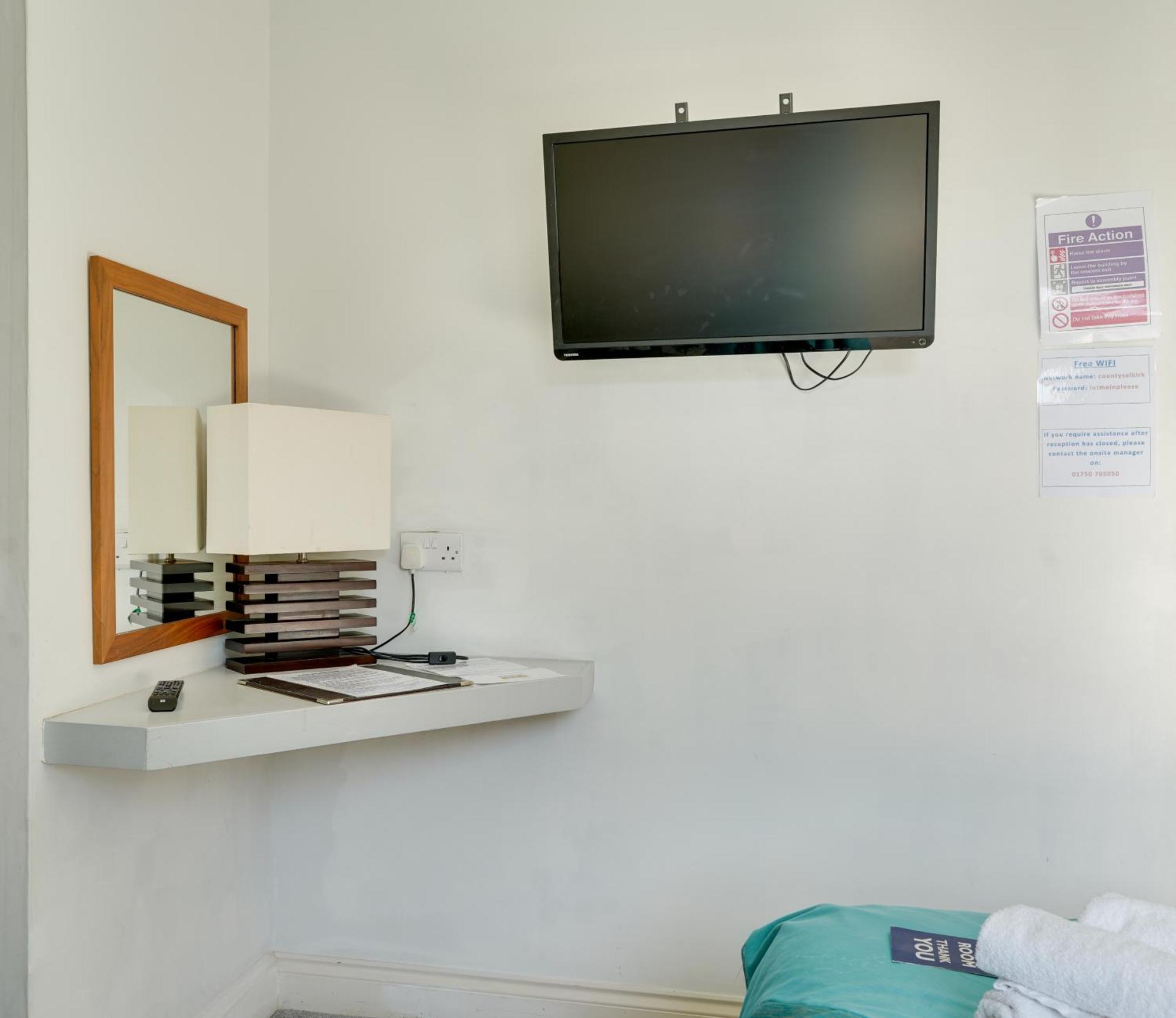 The County Hotel - Self Check-In, Ultra Fast Wi-Fi, Free Parking, Central Location Selkirk Exterior photo